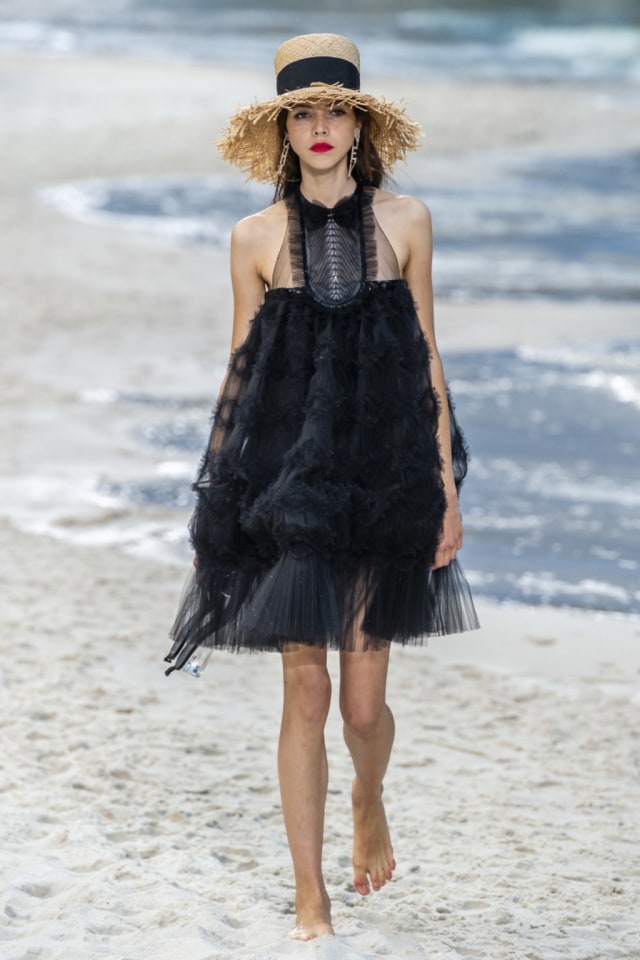 7 Inspirasi Gaya untuk Berlibur dari Koleksi Chanel Spring/Summer 2019 (7)