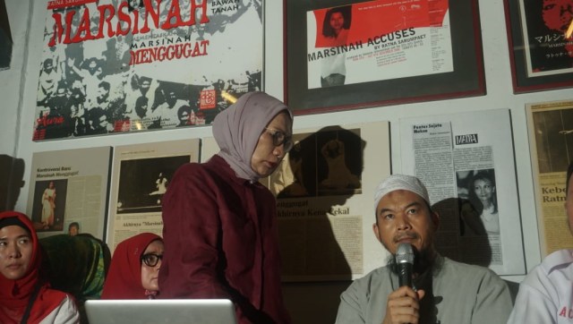 Konferensi pers Ratna Sarumpaet (dua kanan) terkait kebohongannya, Rabu (3/10/2018). (Foto: Irfan Adi Saputra/kumparan)