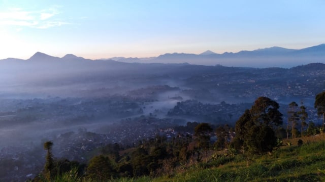 Kawasan Gunung Batu, Maribaya, Lembang, yang dilintasi Sesar Lembang. (Foto: Iqbal Tawakal/kumparan)