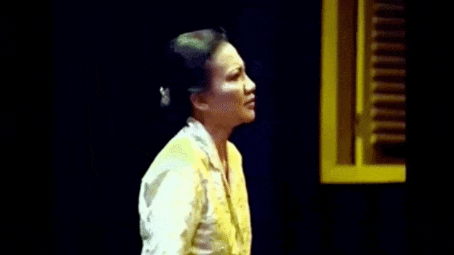 Ratna Sarumpaet di Drama Anak-Anak Kegelapan (Foto: Youtube/Ratna Sarumpaet)