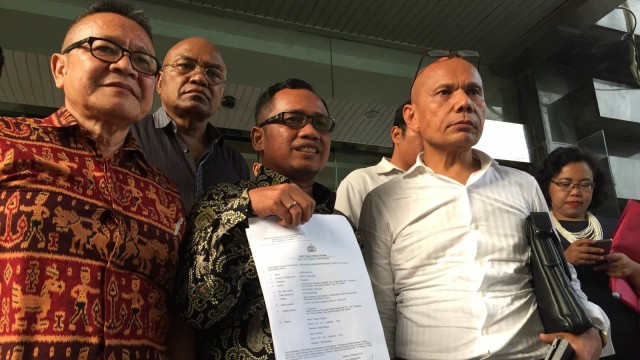 Sejumlah advokat laporkan Prabowo Subianto dan Fadli Zon lakukan penyebaran berita hoaks. (Foto: Yuana Fatwalloh/kumparan)