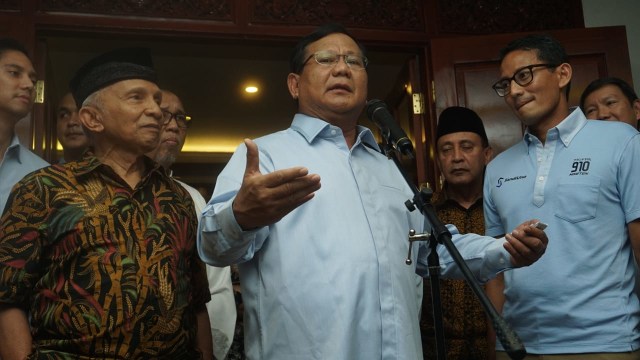 Dewi Tanjung Laporkan Prabowo Cs soal Rusuh, Tapi Ditolak Polda Metro (49342)
