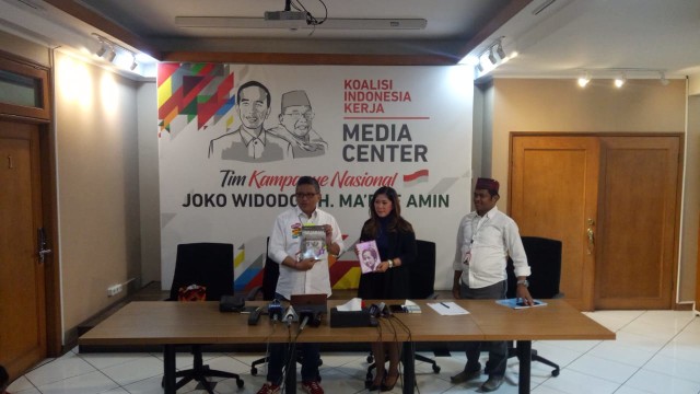 TKN Jokowi-Ma'ruf akan mengirimkan dua buku sejarah untuk Hanum Salsabila Rais (Foto: Fahrian Saleh/kumparan)