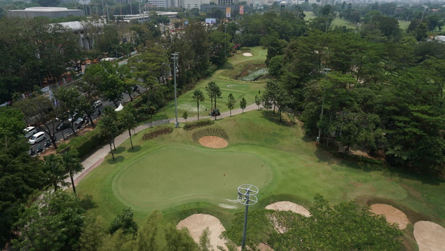 Lapangan Golf di Jakarta. Foto: Helmi Afandi/kumparan