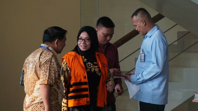 Anggota DPR Eni Maulani Saragih usai diperiksa KPK terkait kasus suap PLTU Riau, Kamis (4/10). (Foto: Nugroho Sejati/kumparan)