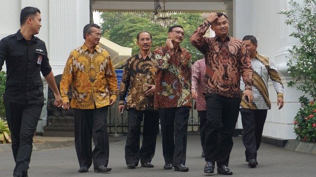 Bupati dan Wali Kota Sumatera Barat usai bertemu Presiden Joko Widodo (Foto: Yudhistira Amran Saleh/kumparan)