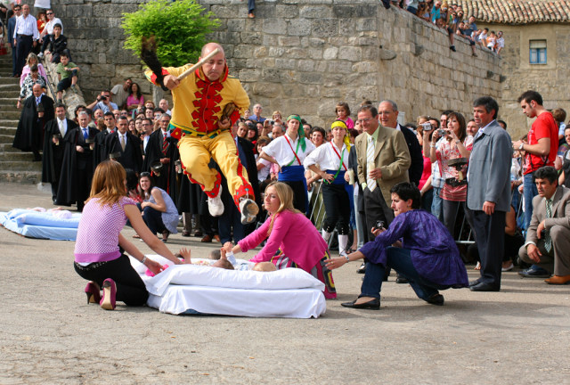 Festival El-Colacho yang Lompat di Atas Bayi (Foto: Flickr / Helder Rui)