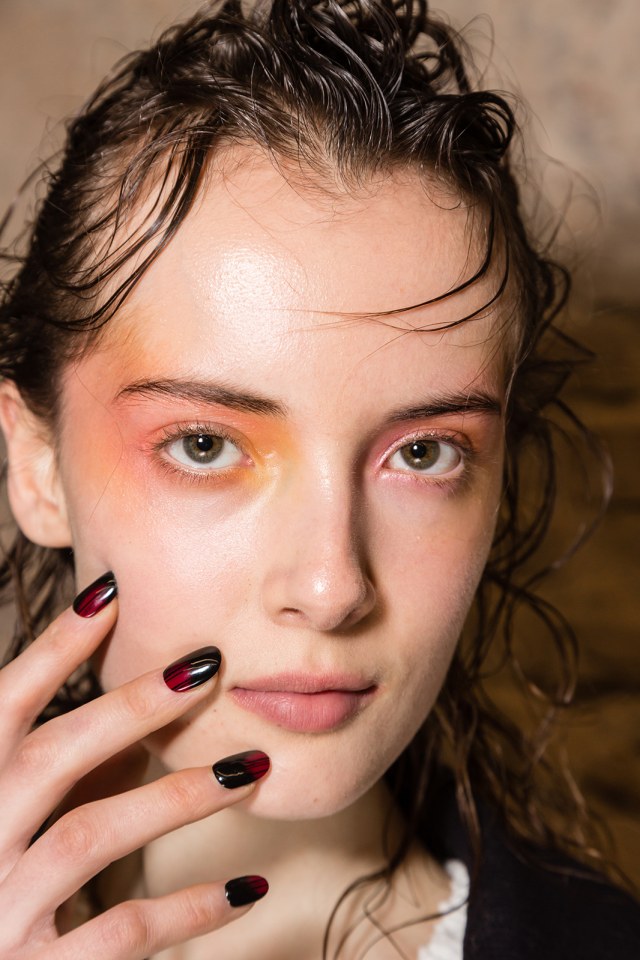 Warna Eyeshadow Cerah dengan Kombinasi Warna  (Foto: Shutterstock)