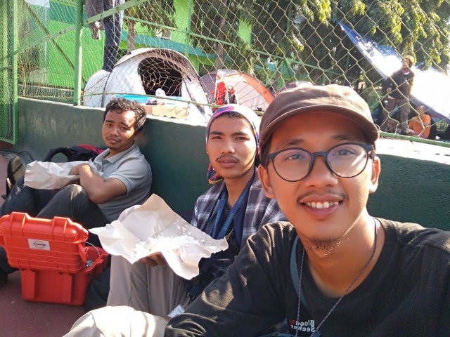 Wartawan kumparan di Palu, Jamal (depan), Eben (tengah), dan Mirsan. (Foto: Istimewa)
