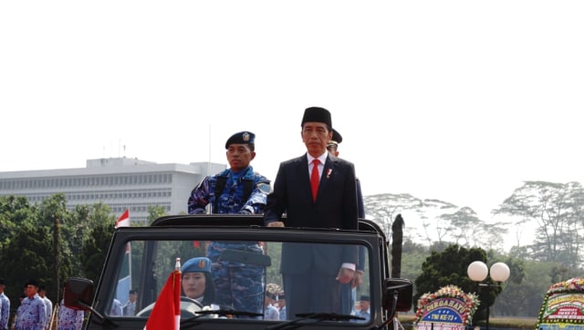 Presiden Joko Widodo Inspeksi Pasukan di HUT ke-73 TNI di Cilangkap. (Foto: Helmi Afandi/kumparan)