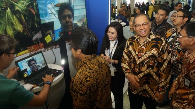 Direktur Niaga GIAA, Pikri Ilham Kurniansyah (kedua dari kanan) usai membuka Garuda Indonesia Travel Fair. (Foto: Iqbal Firdaus/kumparan)