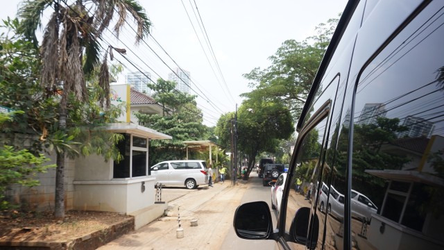 Jalan Menuju Kediaman Rumah Sidarto Danusubroto. (Foto: Yudhistira Amran Saleh/kumparan)