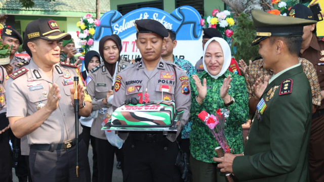 Peringatan HUT ke 73 TNI, Forpimda Beri Kejutan Pada Kodim 0813 Bojonegoro