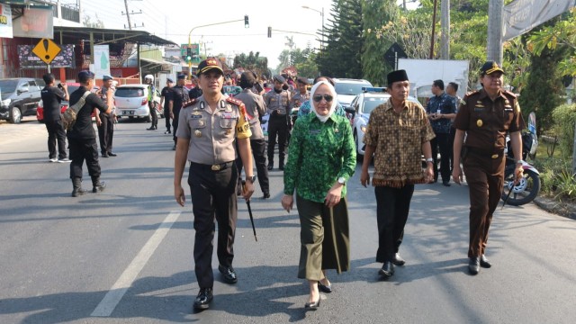 Peringatan HUT ke 73 TNI, Forpimda Beri Kejutan Pada Kodim 0813 Bojonegoro (1)