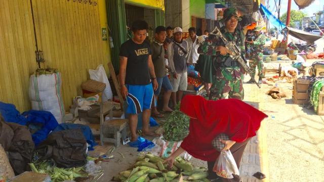 150 Personel TNI amankan di Pasar Inpres Palu. (Foto: Dok. TNI)