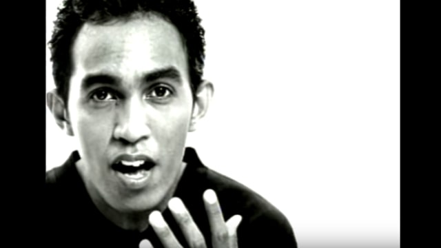 Glenn Fredly di video klip lagu 'Kasih Putih' (Foto: YouTube Sony Music Entertainment Indonesia)