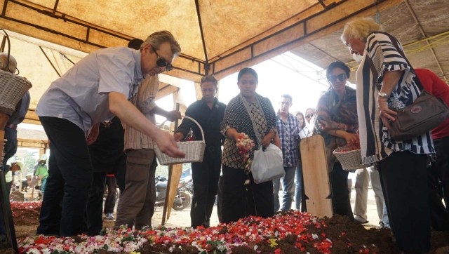 Pemakaman Rudy Wowor di TPU Pondok Ranggon, Jakarta, Sabtu (6/10/2018). (Foto: Irfan Adi Saputra/kumparan)
