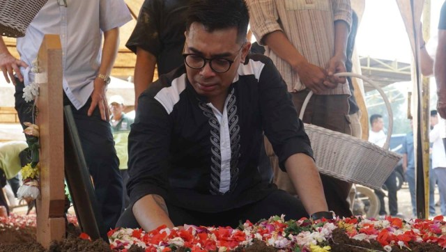 Pemakaman Rudy Wowor di TPU Pondok Ranggon, Jakarta, Sabtu (6/10/2018). (Foto: Irfan Adi Saputra/kumparan)