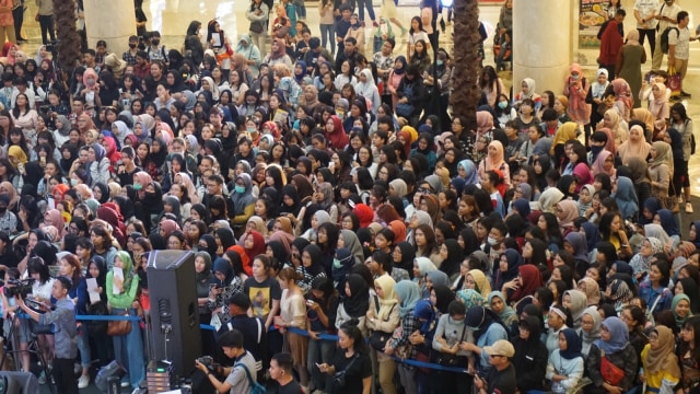 Suasana sebelum fanmeeting K-Pop di Mal Kota Kasablanka, Jakarta Selatan, Sabtu (6/10/2018) (Foto: Masajeng Rahmiasri/kumparan)
