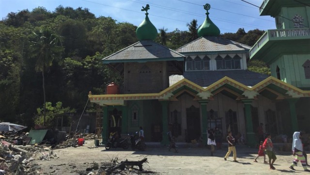 Masjid Babul Jannah, Desa Loli Saluran, Donggala. Masjid kokoh meski dihantam tsunami. (Foto: Mirsan/kumparan)