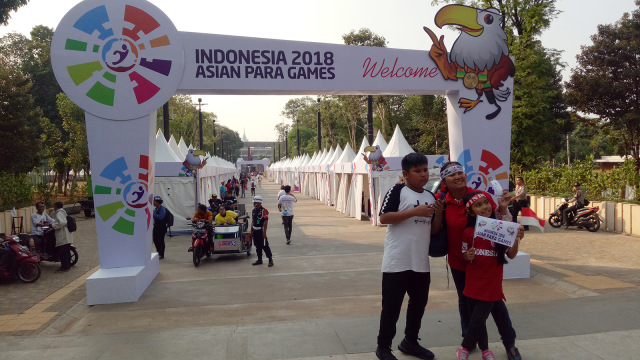 Suasana pintu masuk 5,6, dan 7 ke kawasan GBK untuk Upacara Pembukaan Asian Para Games 2018. (Foto: Aditia Rijki Nugraha/kumparan)