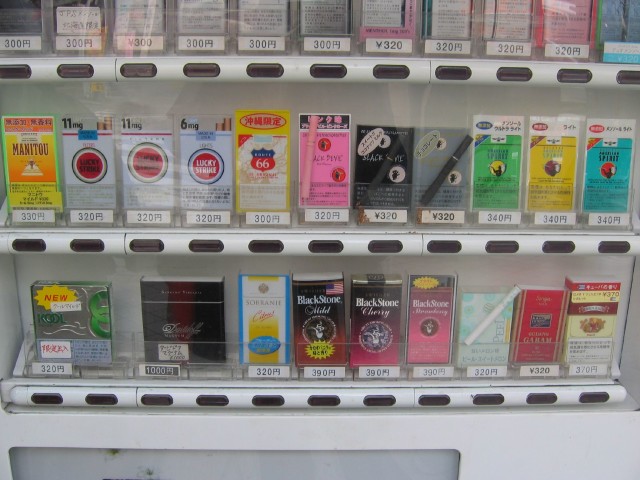 Vending Machine Rokok di Jepang (Foto: Flickr / artistique)