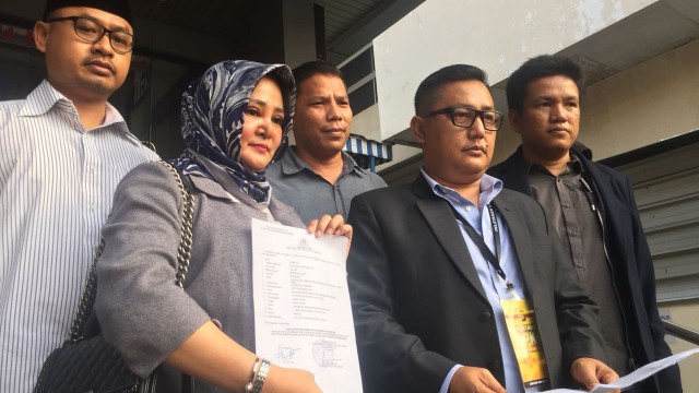 Komunitas Pengacara Prabowo Sandi (KPPS) Laporkan Farhat Abbas ke Polda Metro Jaya. (Foto: Ferry Fadhlurrahman/kumparan)