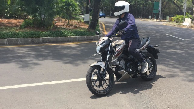 Posisi berkendara Suzuki GSX150 Bandit (Foto: Aditya Pratama Niagara/kumparanOTO)