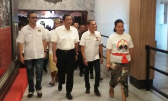 Luhut Beri Semangat Relawan Teman Jokowi di Bali