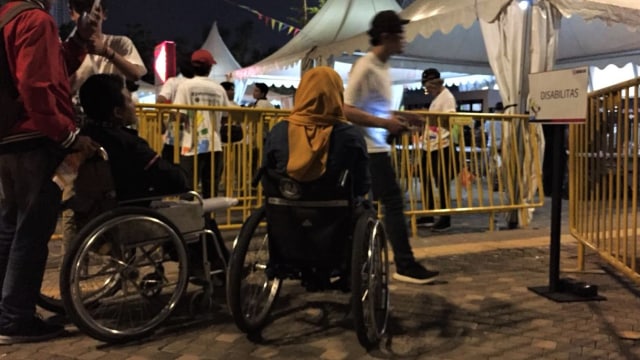 Pintu khusus penyandang disabilitas di gelaran Asian Para Games 2018. (Foto: Reki Febrian/kumparan)