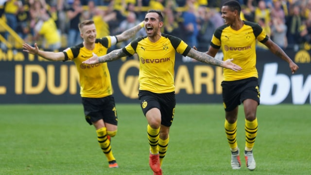 Paco Alacacer, super sub untuk Dortmund di laga vs Ausgburg. (Foto: REUTERS/Leon Kuegeler)