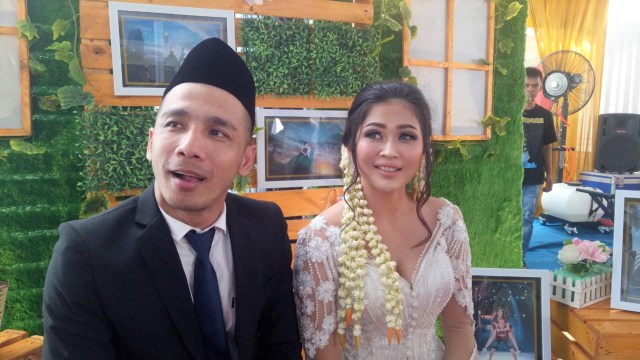 Ovi eks Duo Serigala (kanan) dan suaminya Franky Ilham (kiri). (Foto: Aria Pradana/kumparan.)