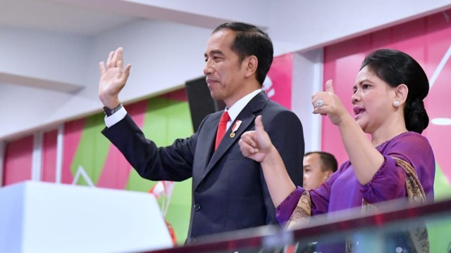 Presiden Jokowi dan Ibu Iriana di Pembukaan Asian Para Games 2018, Sabtu (6/10/2018). (Foto: Dok. Biro Pers Setpres)