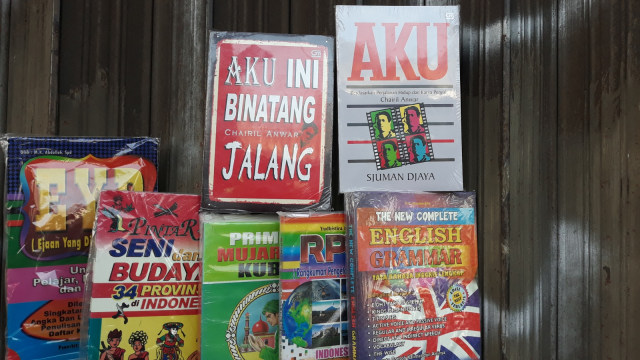 Toko buku murah di Kwitang, Jakarta Pusat. (Foto: Ema Fitriyani/kumparan)