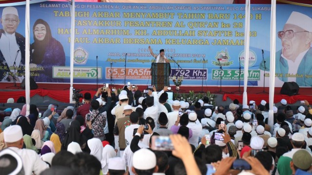 Prabowo Subianto mengunjungi Kiyai Abdul Rasyid Abdullah Syafi'ie di Sukabumi. (Foto: Dok. Tim Prabowo Subianto)