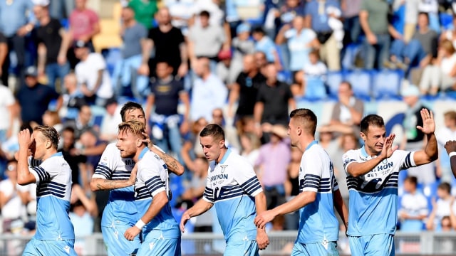 Para pemain Lazio merayakan gol Ciro Immobile. (Foto: AFP/Tiziana Fabi)