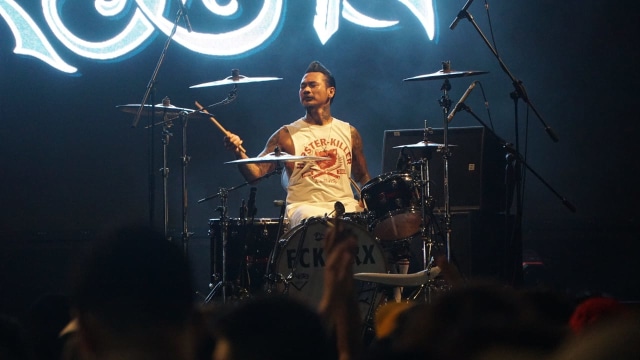 Penampilan Superman Is Dead di Synchronize Fest 2018 di JiExpo Kemayoran (7/10). Grup musik rock asal Bali tersebut merayakan misi mereka melawan reklamasi di Bali bersama para penggemar mereka. (Foto: Iqbal Firdaus/kumparan)