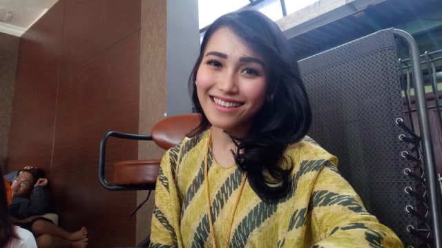 Ayu Ting Ting Rekaman Lagu Baru Karena Nagita Slavina Kumparan Com