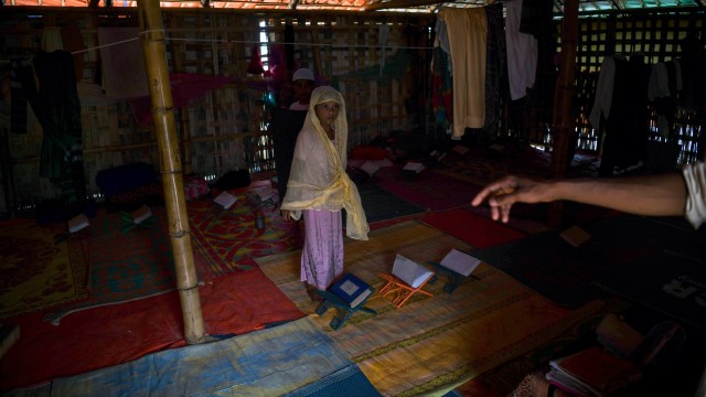 Anak Pengungsi Rohingya Belajar di Madrasah (Foto: AFP/CHANDAN KHANNA)