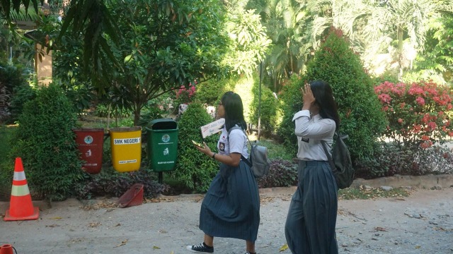 Siswa SMK Negeri 1 Kota Palu sudah mulai masuk sekolah. (Foto: Raga Imam/kumparan)