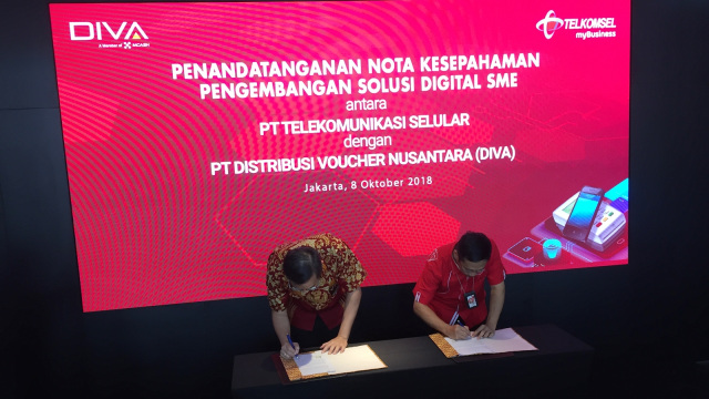 Penandatanganan Nota Kesepahaman Pengembangan Solusi Digital SME antara PT Telkomunikasi Selular dengan PT Distribusi Voucher Nusantara (DIVA). (Foto: Abdul Latif/kumparan)