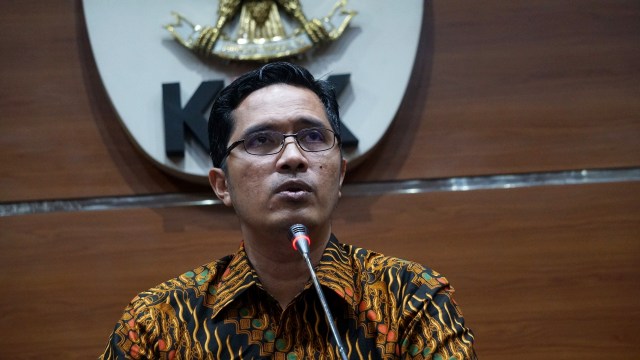 Juru bicara Komisi Pemberantasan Korupsi (KPK) Febri Diansyah memberikan keterangan pers di Gedung KPK, Jakarta, Senin (8/10). Foto: Fanny Kusumawardhani/kumparan