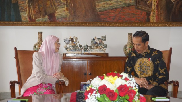 Presiden Jokowi terima Wakil PM Malaysia, Dr Azizah di Istana Bogor, Selasa (9/10/2018). (Foto: Yudhistira Amran Saleh/kumparan)