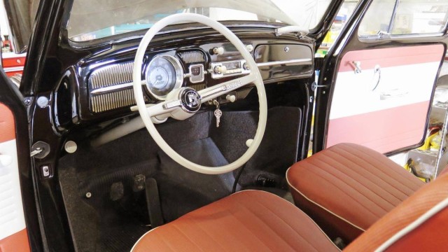 Interior VW Kodok tahun 1964 yang ditawar Rp 15 miliar (Foto: dok. Carscoops)