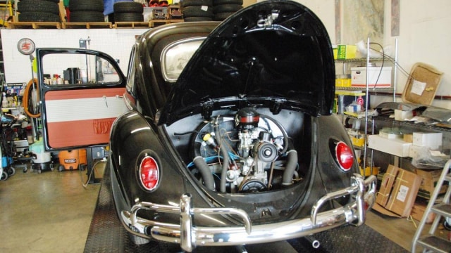 Ruang mesin VW Kodok tahun 1964 yang ditawar Rp 15 miliar (Foto: dok. Carscoops)