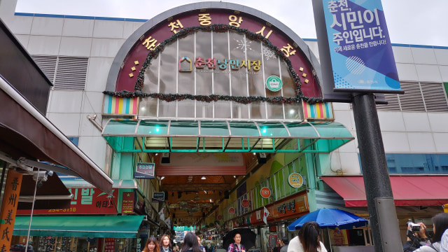Chuncheon Romantic Market, di Korea Selatan. (Foto: Niken Nurani/kumparan)