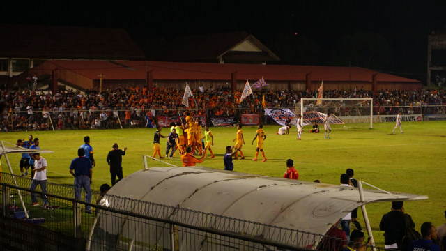 Persiraja Banda Aceh vs Aceh United dalam pertandingan Liga 2. (Foto: Zuhri Noviandi/kumparan)