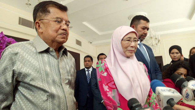 Wakil Presiden Jusuf Kalla menerima kunjungan Deputy Prime Minister of Malaysia Wan Azizah Dr Wan Ismail. (Foto: Nadia Riso/kumparam)