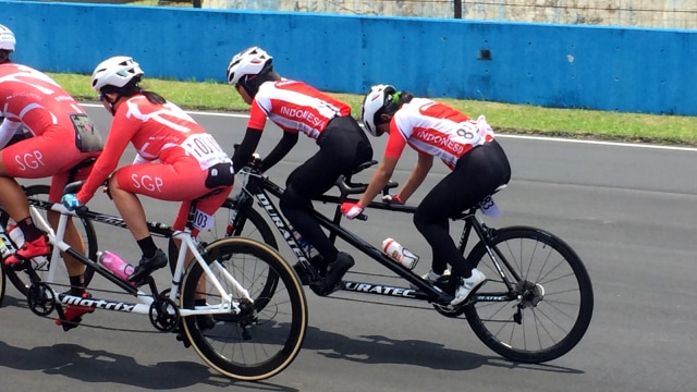 Para pesepeda di cabor para sepeda Asian Para Games 2018. (Foto: Sandi Firdaus/kumparan)