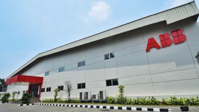 Pabrik kelistrikan milik PT ABB Sakti Industri di Tangerang. (Foto: Abdul Latif/kumparan)